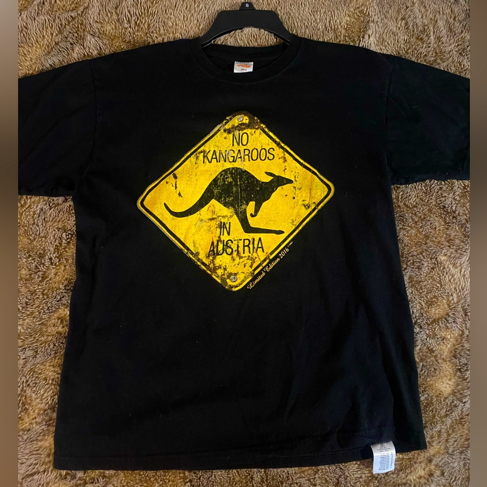 Vintage 100% Cotton Soft Shirt Limited Edition There Are No Kangaroos In Austria